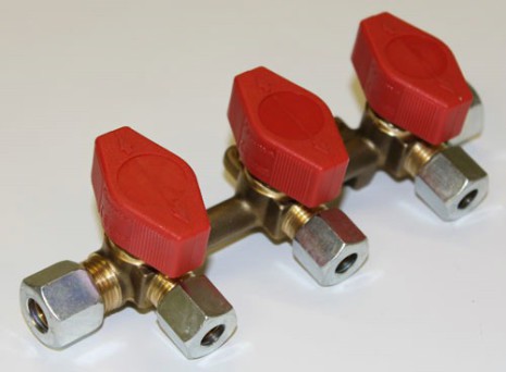 Kolmoissulkuhana 10 mm sisään / 8 mm ulos - Kaasu-asennus..   - A4110010 - 1