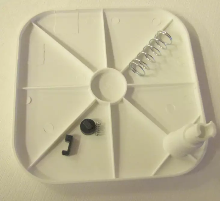 Vesitankin kääntyvä suojakansi LMC. Dethleffs +ym mukana iso ja pieni jousi 2 lisäosaa - Vesitankit ja varusteet - 4004200 - 1