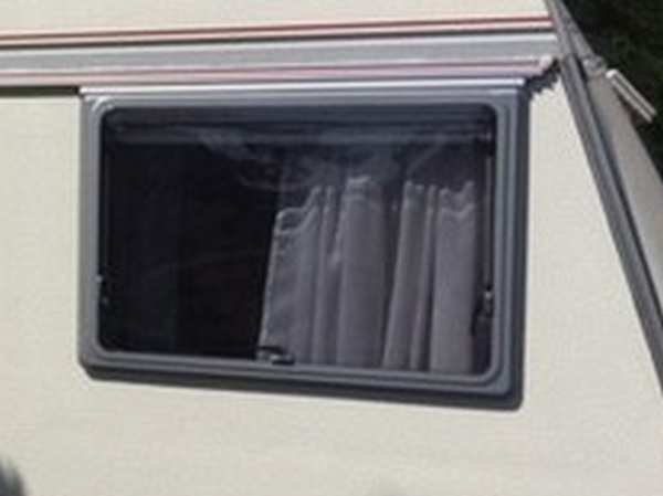 LMC-vm.1998, Asuntovaunu 600 LX - Ikkunat, verhot ja osat - 151021 - 1