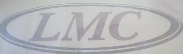 LMC-Logo autoon 45 x 13 cm. - Alusta.puskurit,helmat - 1B0723 - 1