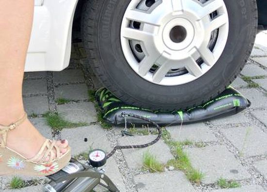 Nostokorkeus 12 cm ,0,8-1,3 bar max 1,5 bar, teho 7,5 ton. - Nurkkatuet ja nostimet - 9920275 - 1