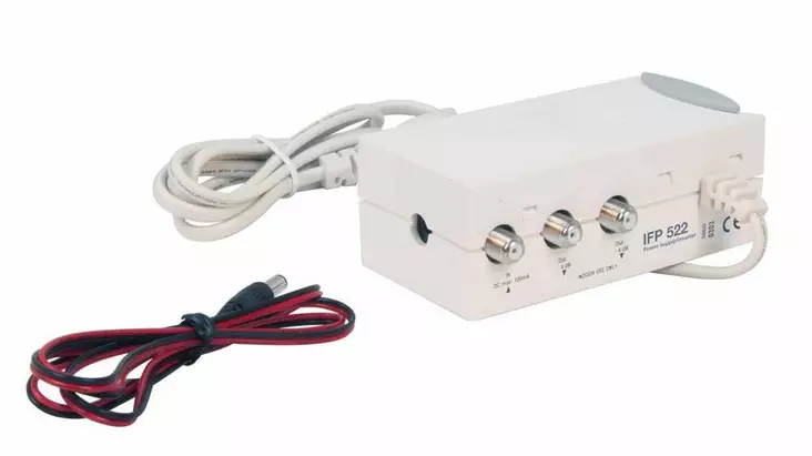 Triax ufoantennin virransyöttöyksikkö . 12/24 V ja 230 V. - Pistotulpat, pistrasiat ja muut - 5702663395299 - 1